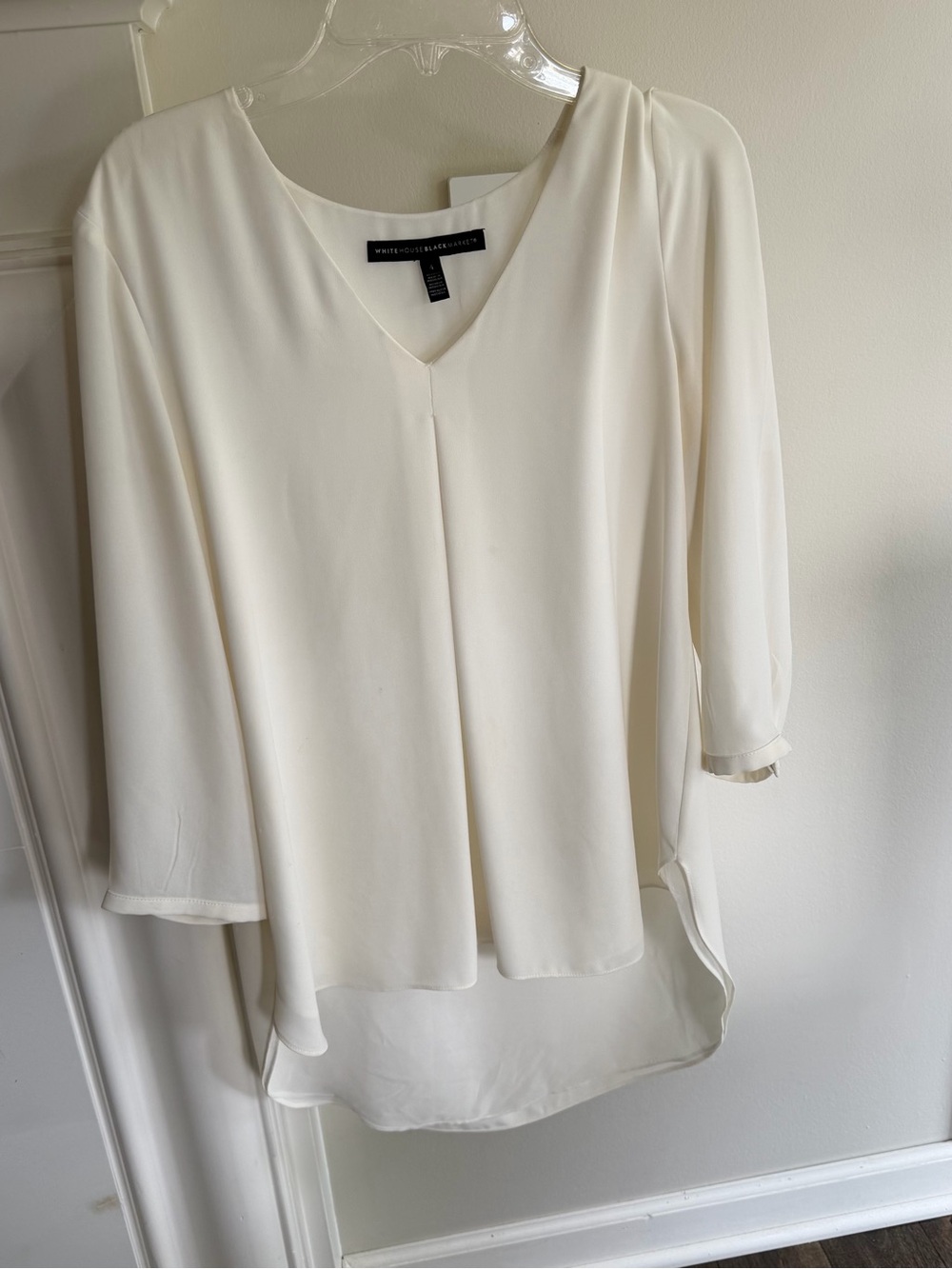 White House Black Market Cream V-Neck Long-Sleeve Tunic
